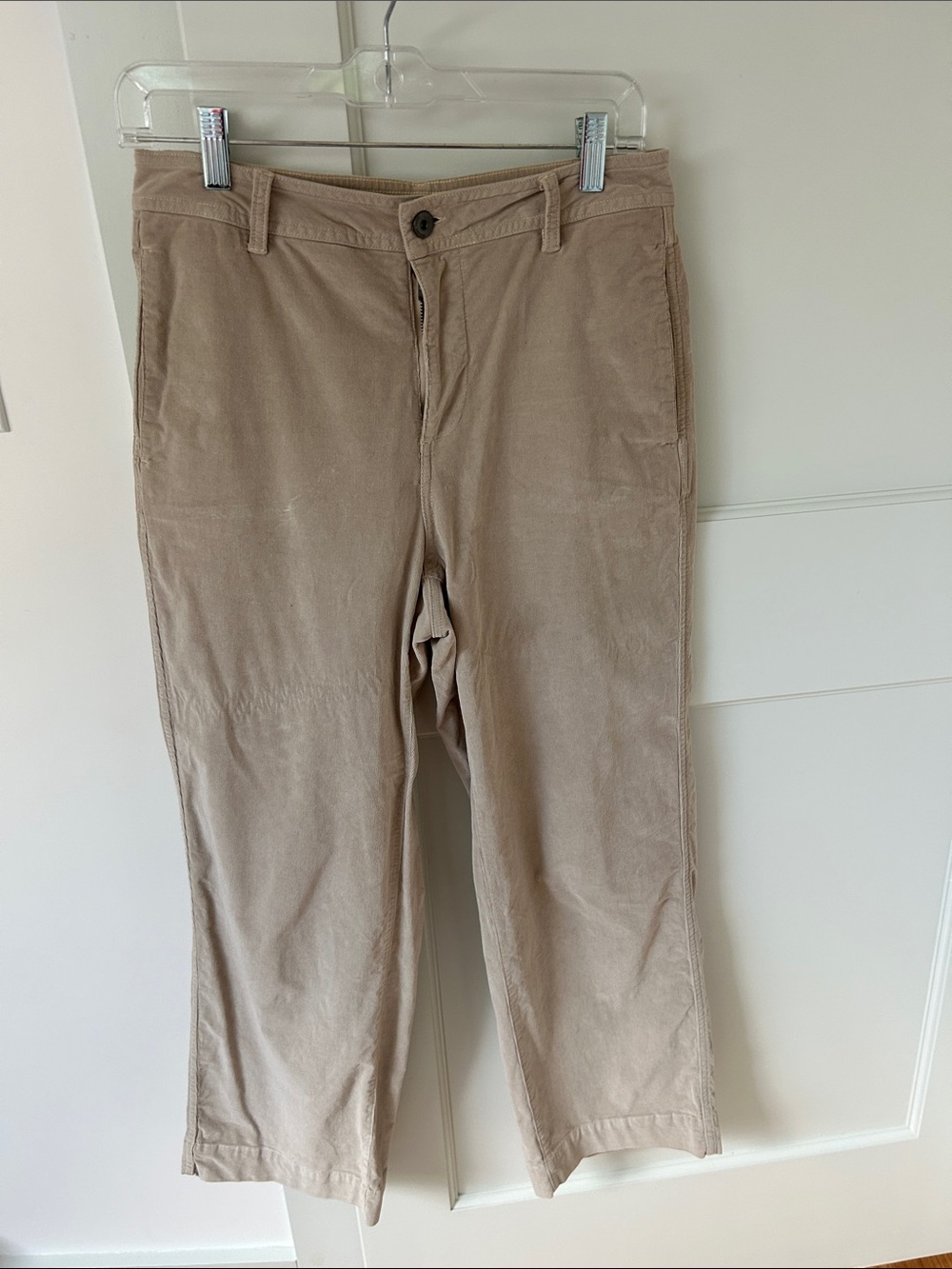 Carve Designs Women's Cropped Straight-Leg Pants in Beige